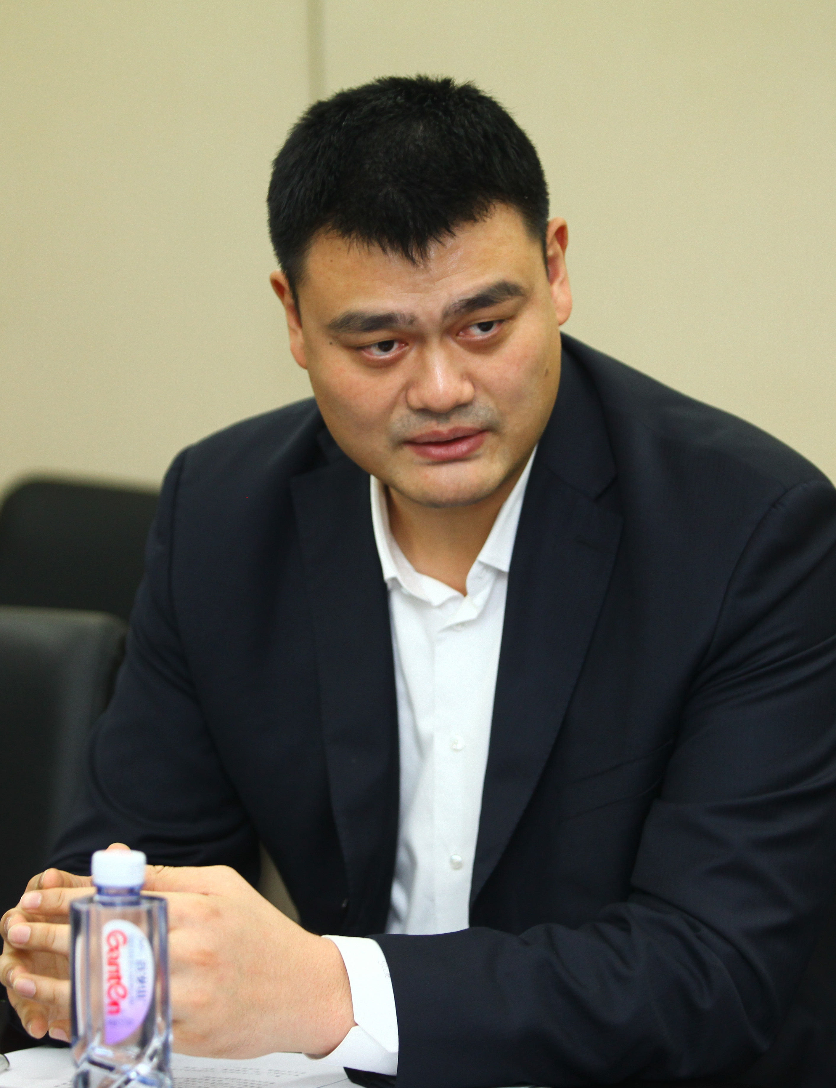 面对早早被