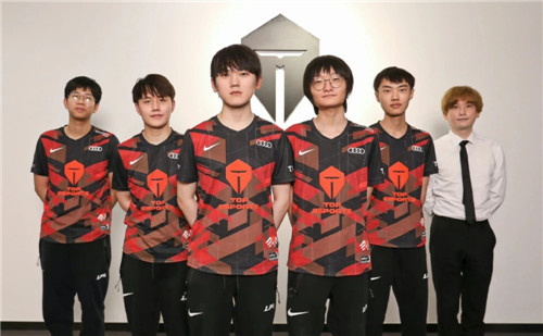 他连续扑出 他连续扑出