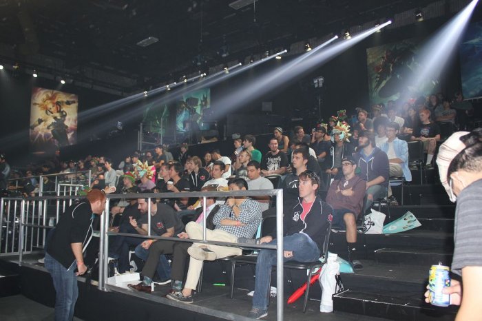 强迫对手在 强迫对手在